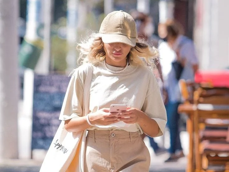 bone aba curva feminino look - referência 13