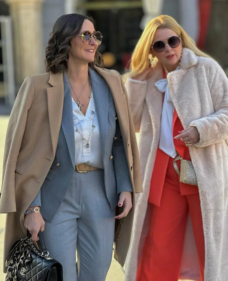 como combinar cores de roupas femininas - referência 11