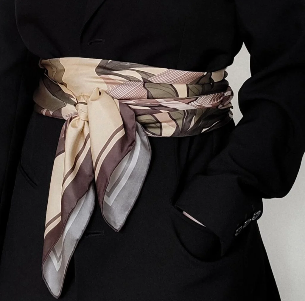 Lenço na Cintura: O truque de styling