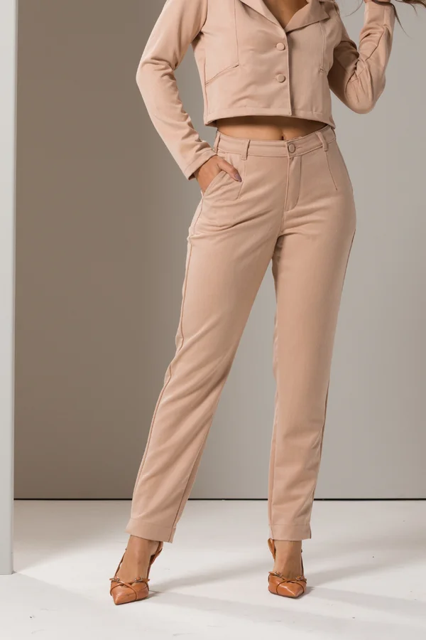 como usar calca alfaiataria bege - referência 8