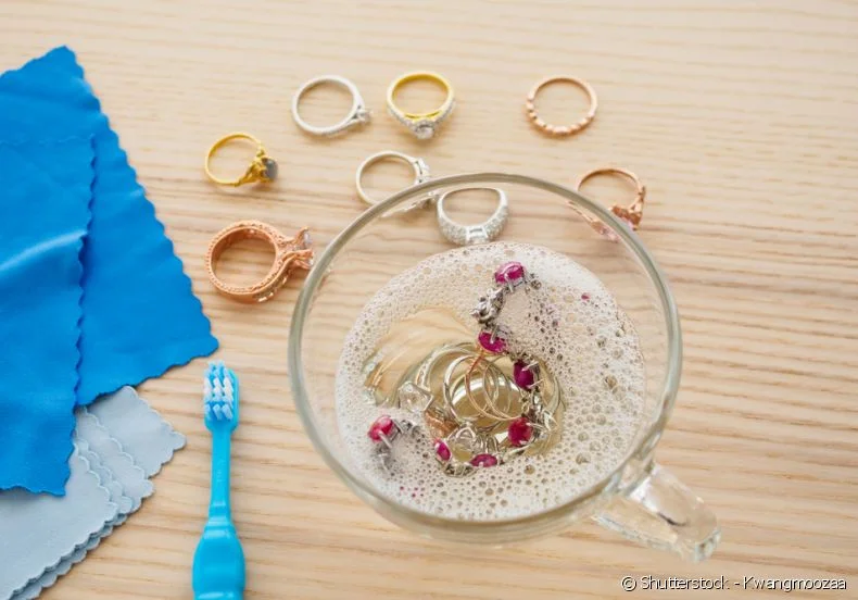 Dicas de como limpar suas jóias escurecidas