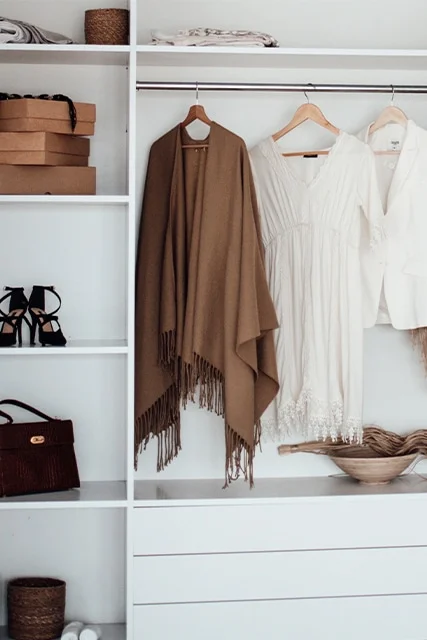 Guarda-roupa cápsula: 6 passos para