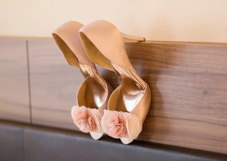 Como limpar sapatos de diferentes