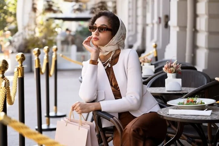 Looks com lenços: 7 sugestões de como